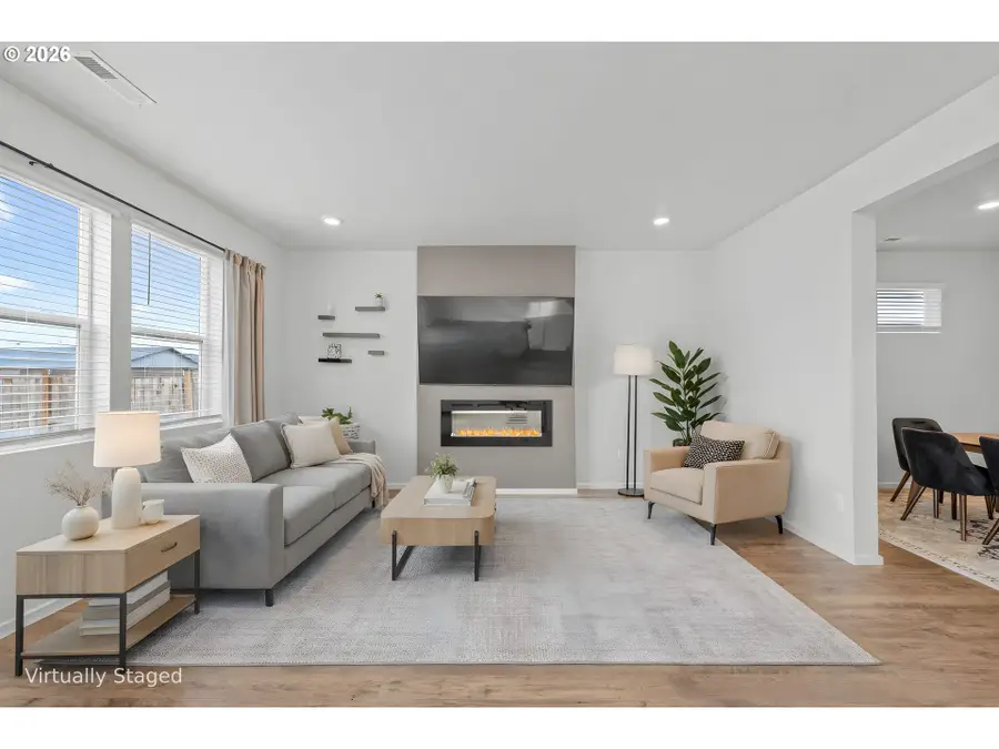 2390 Halter Dr, Woodburn, OR 97071 - #3