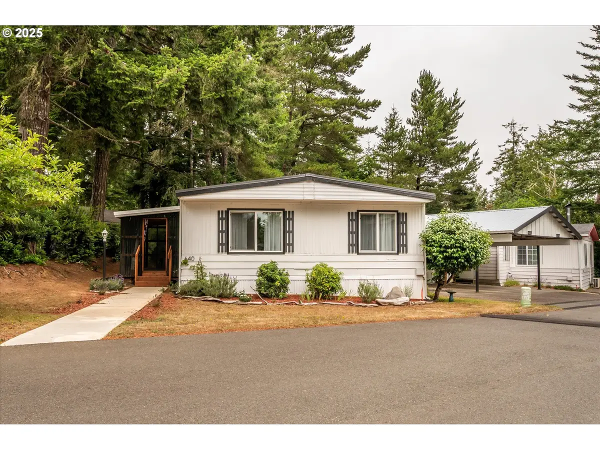 640 Village Pines Dr, Coos Bay, OR 97420 - Image #1