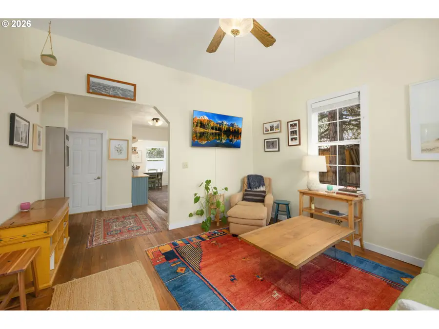 1025 Pine St, Hood River, OR 97031 - #3