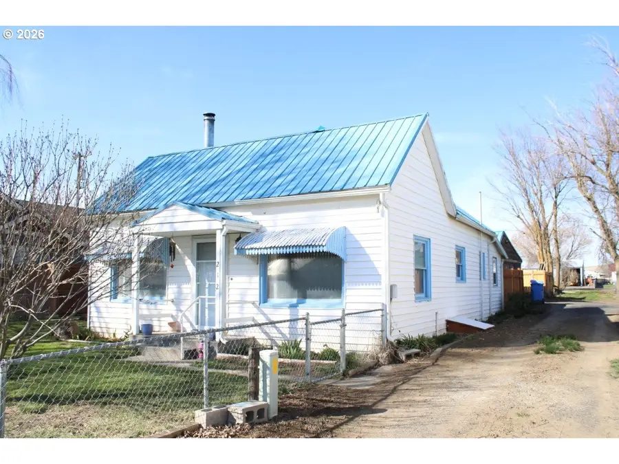 212 Concord St, Helix, OR 97835 - #2