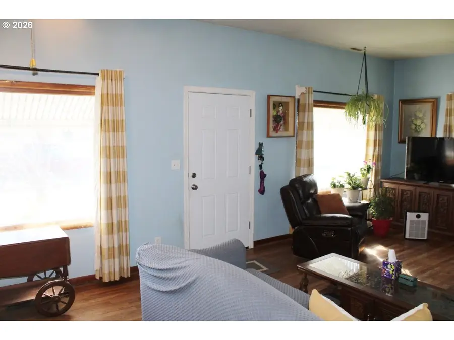 212 Concord St, Helix, OR 97835 - #3