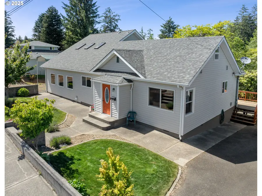 2111 Greenwood Ave, Reedsport, OR 97467 - Image #2