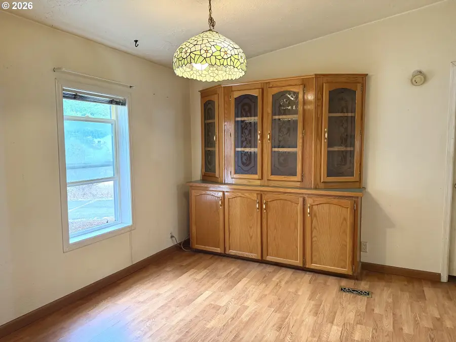 2693 Arnold Ave, Eugene, OR 97402 - #3