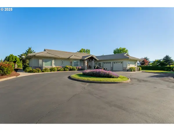 245 Fairway Village Ln, Roseburg, OR 97471