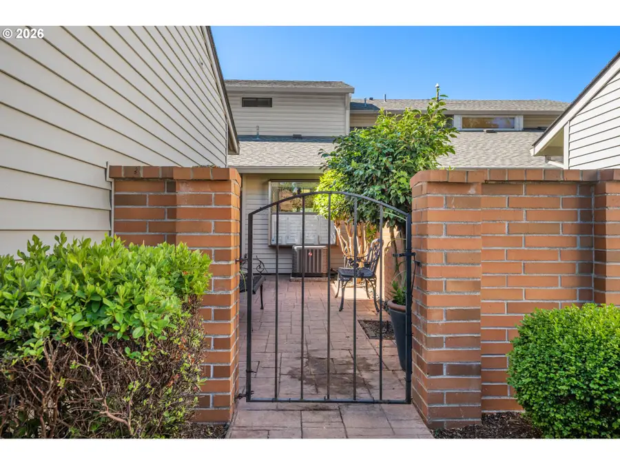 9520 SW Lakeside Dr, Tigard, OR 97224 - #2
