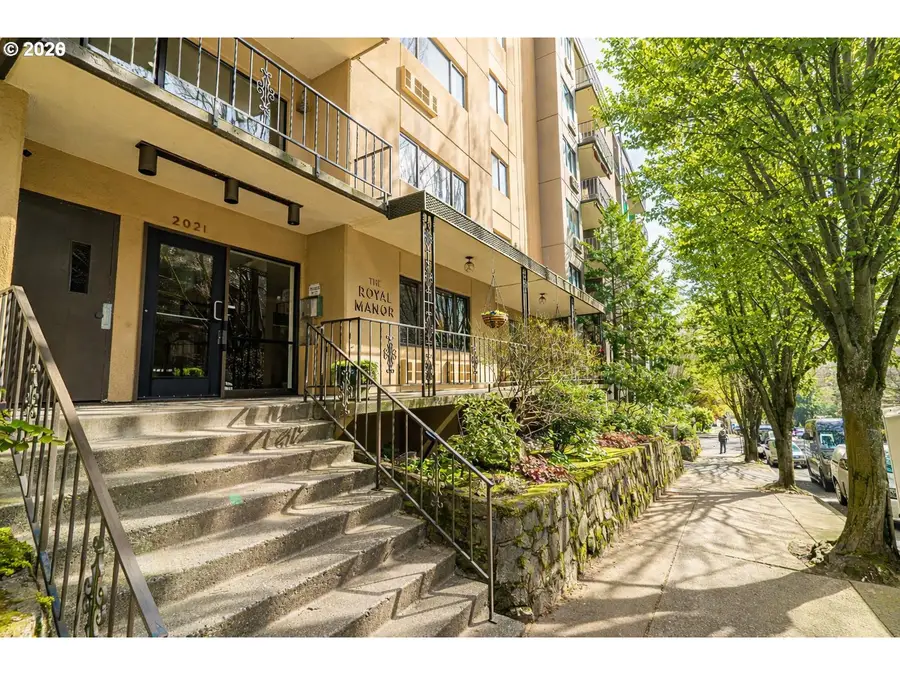 2021 SW Main St #32, Portland, OR 97205 - #3