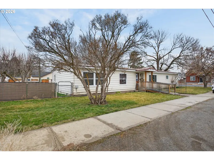 381 2nd St, Baker City, OR 97814 - #3