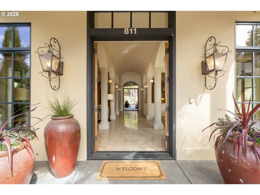 811 NE Brennan Ln, Hillsboro, OR 97124 - #2