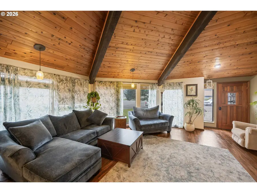 1205 NW Littlewood Ct, Roseburg, OR 97471 - #2