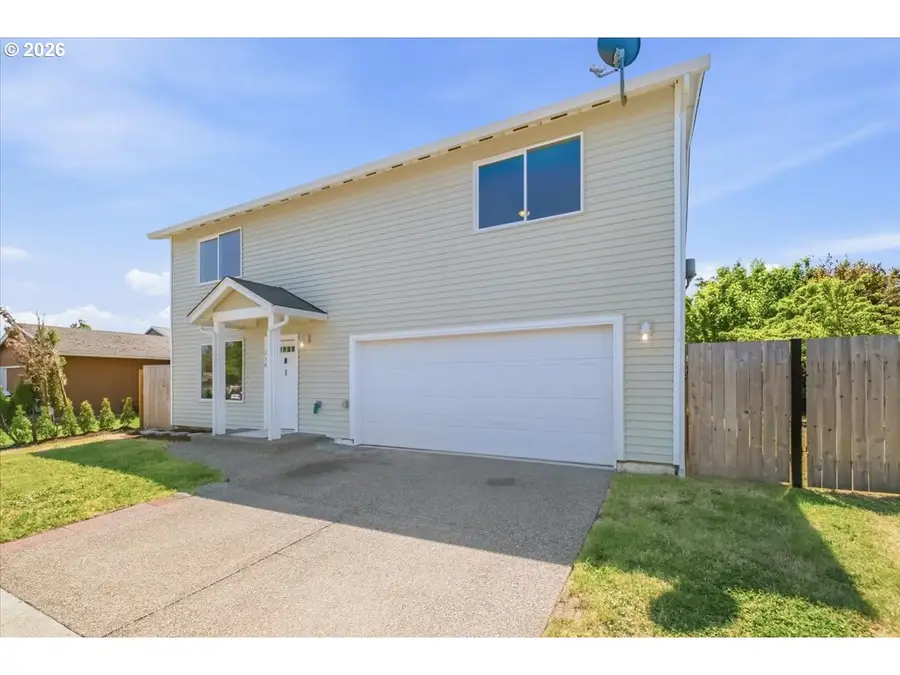 230 E Fir Dr, Gervais, OR 97026 - #2
