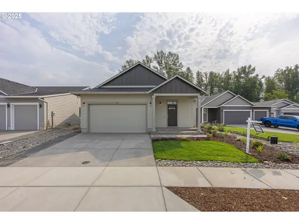 702 Tigerlily St, Silverton, OR 97381