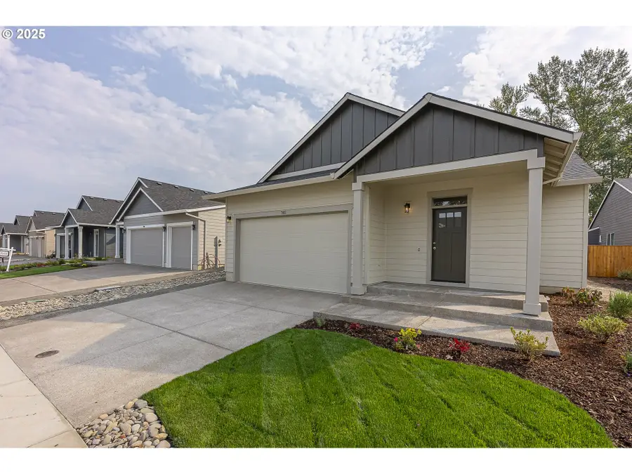 702 Tigerlily St, Silverton, OR 97381 - Image #3