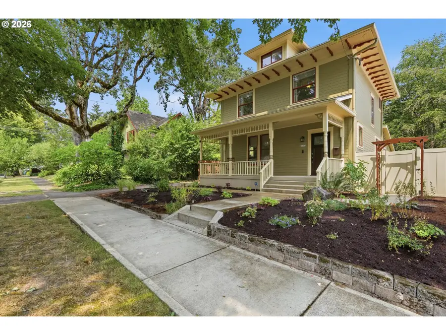 2113 16th Ave, Forest Grove, OR 97116 - #2