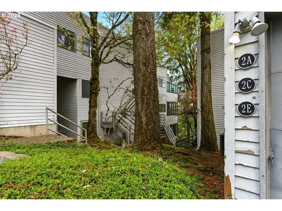 48 Eagle Crest Dr #2C, Lake Oswego, OR 97035 - Image #2