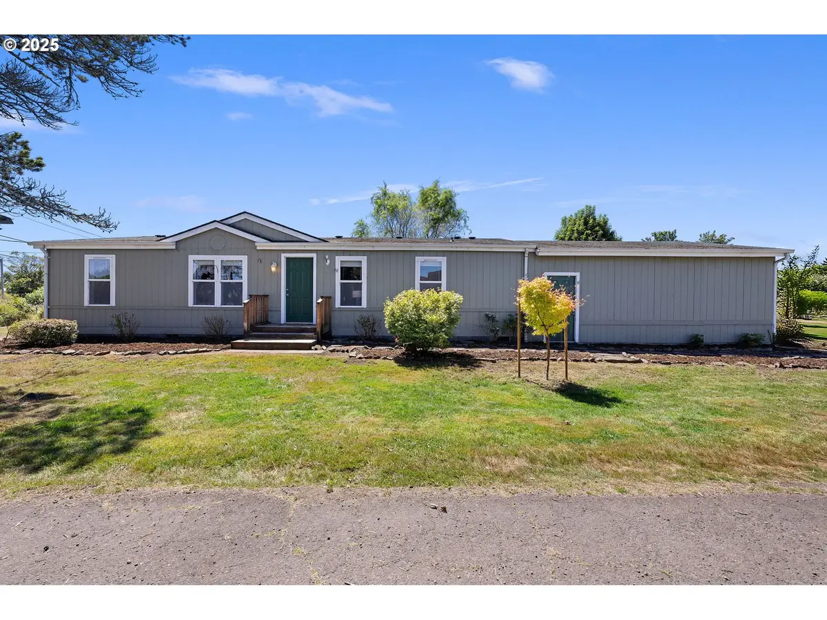 390 NW Birch Ct, Warrenton, OR 97146 - Image #1
