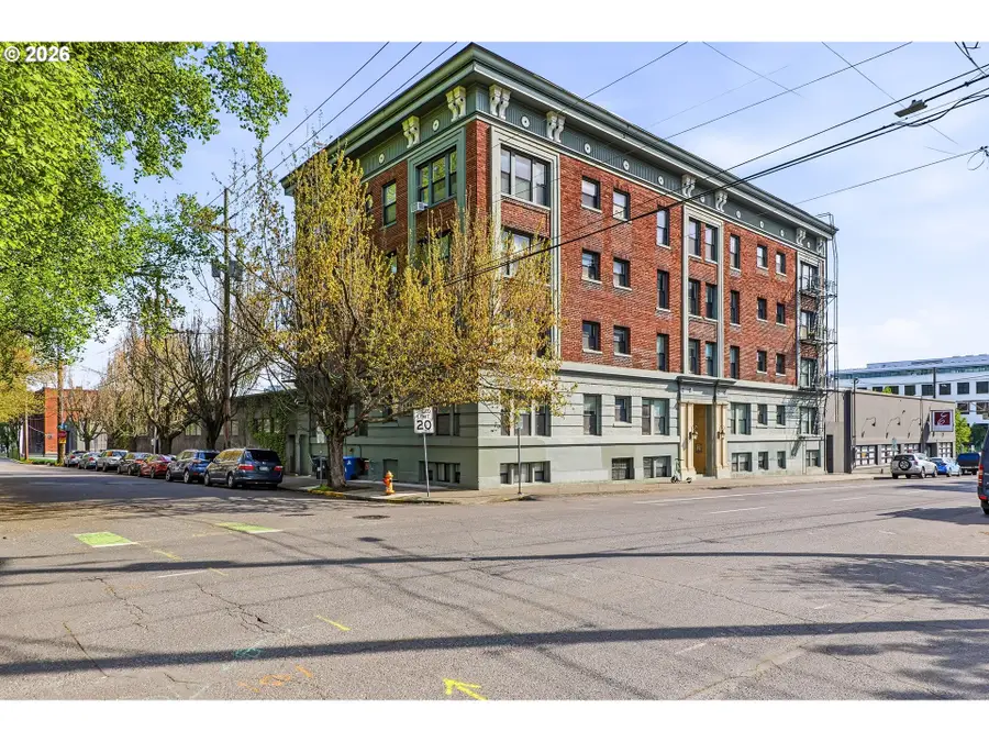 1631 NW Everett St #202, Portland, OR 97209 - #2