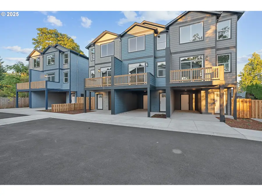 11191 SE Stark St, Portland, OR 97216 - Image #2