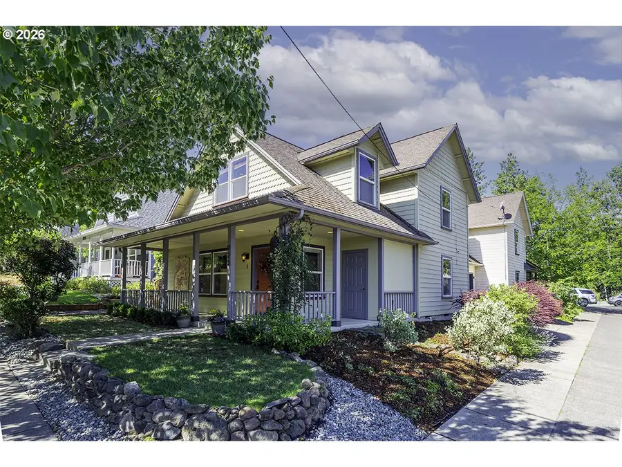 923 Bellview Ave, Ashland, OR 97520 - #2