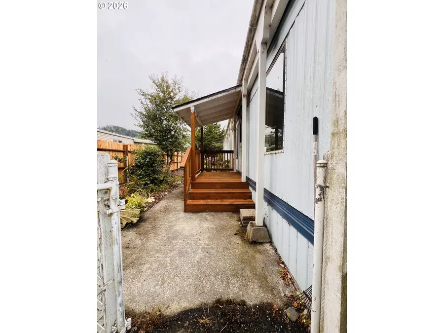 15505 Oceanview Dr, Brookings, OR 97415 - #2