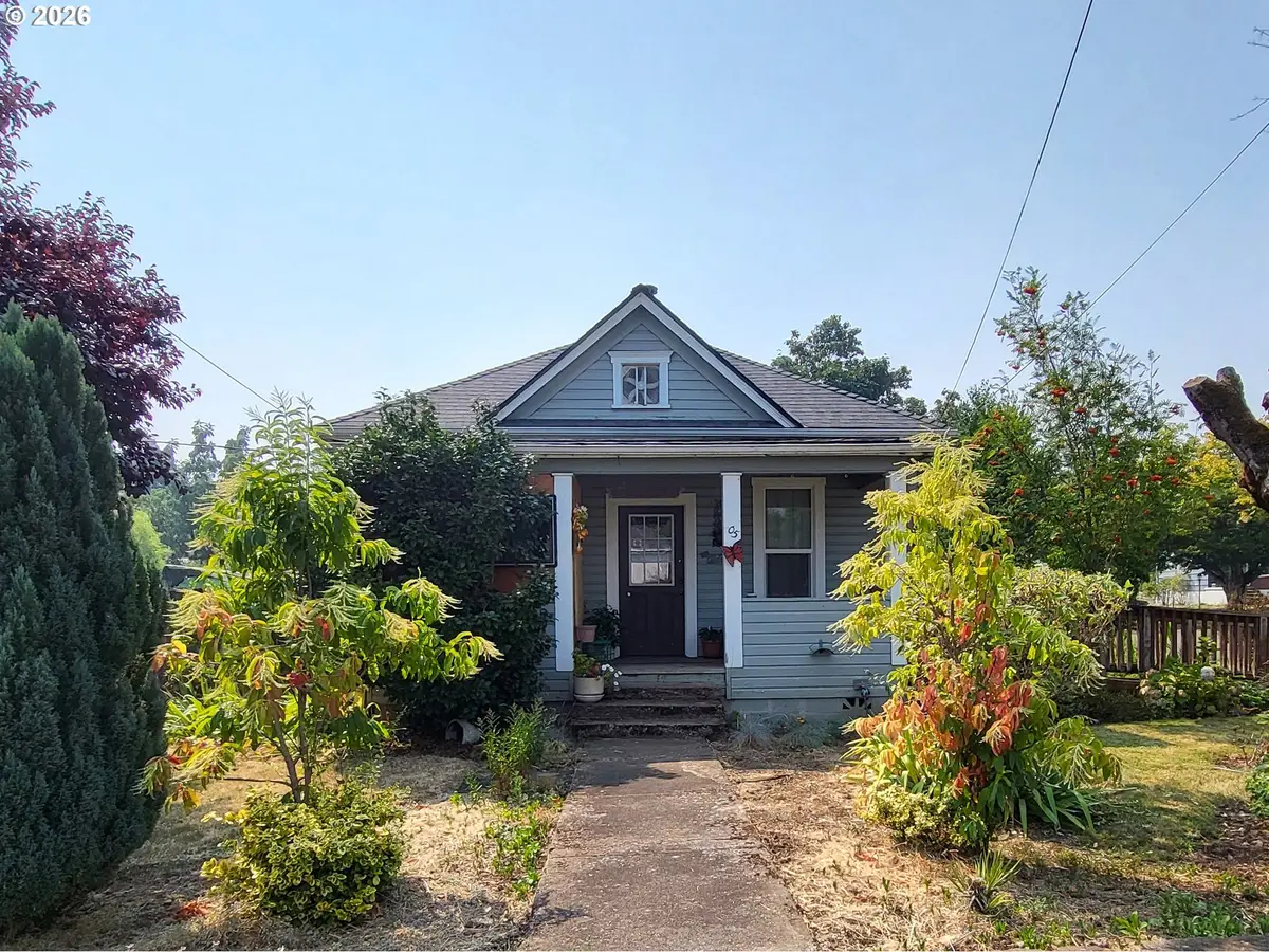 305 S 3rd St, Cottage Grove, OR 97424 - #1