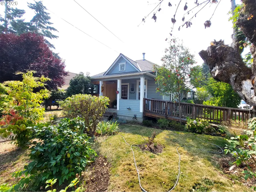 305 S 3rd St, Cottage Grove, OR 97424 - #2
