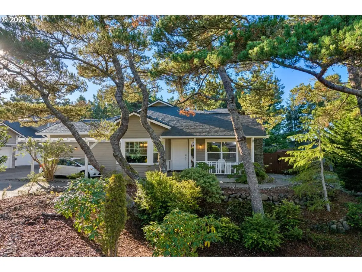 2014 Royal Saint Georges Dr, Florence, OR 97439 - Image #1