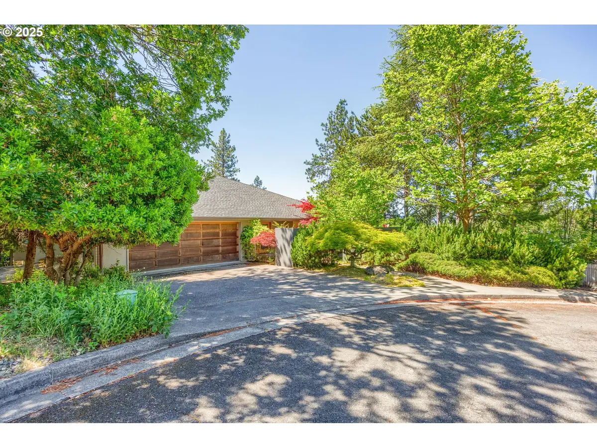 1630 NW Olmar Dr, Grants Pass, OR 97526 - Image #1