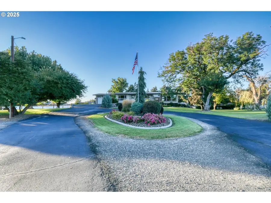 213 E Mckinney Ave, Hermiston, OR 97838 - Image #2