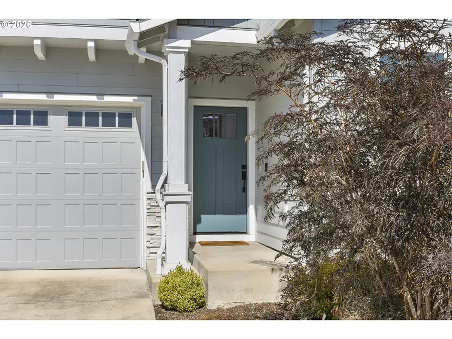 1054 Hickory St, Independence, OR 97351 - #3