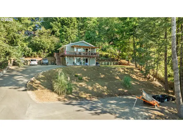 97685 Marina Heights Loop, Brookings, OR 97415