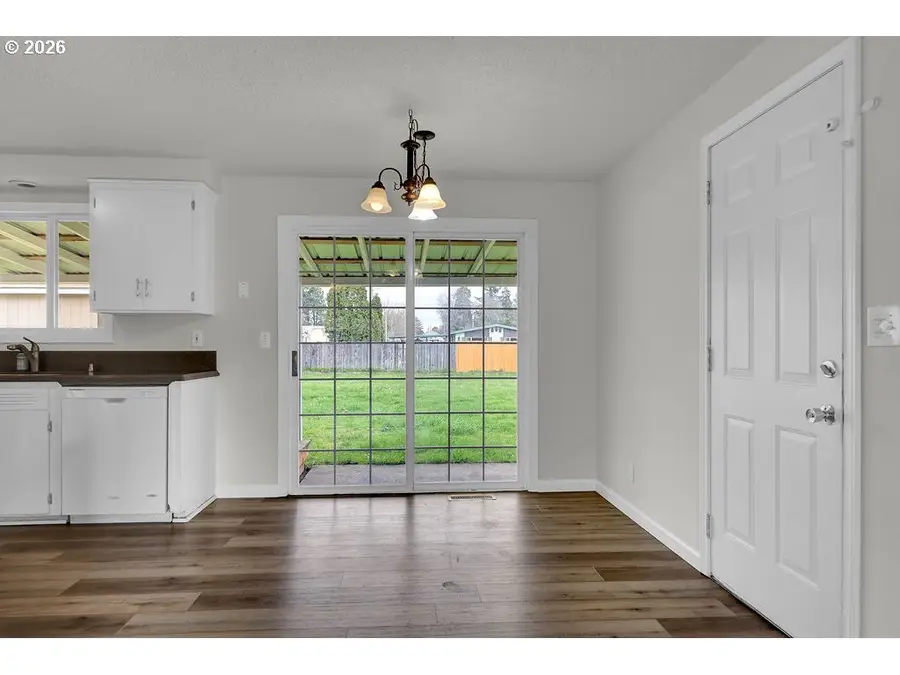 1138 W 7th Pl, Junction City, OR 97448 - #2