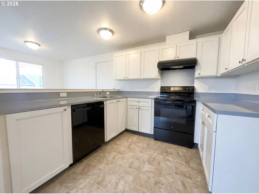 1108 NE Tamera Ln, Portland, OR 97220 - Image #2