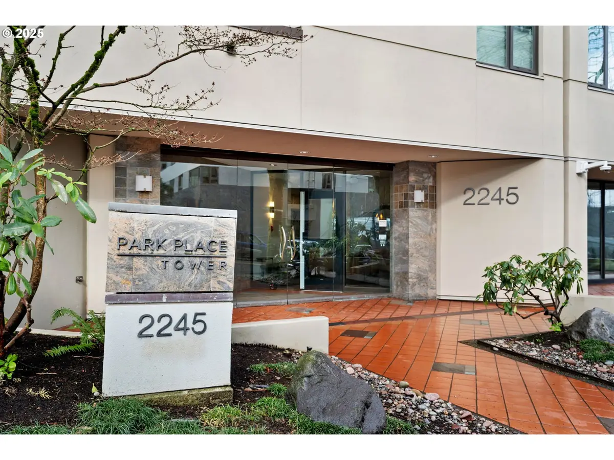 2245 SW Park Pl #3A, Portland, OR 97205 - Image #1