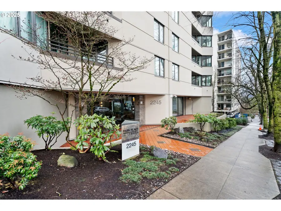 2245 SW Park Pl #3A, Portland, OR 97205 - Image #2