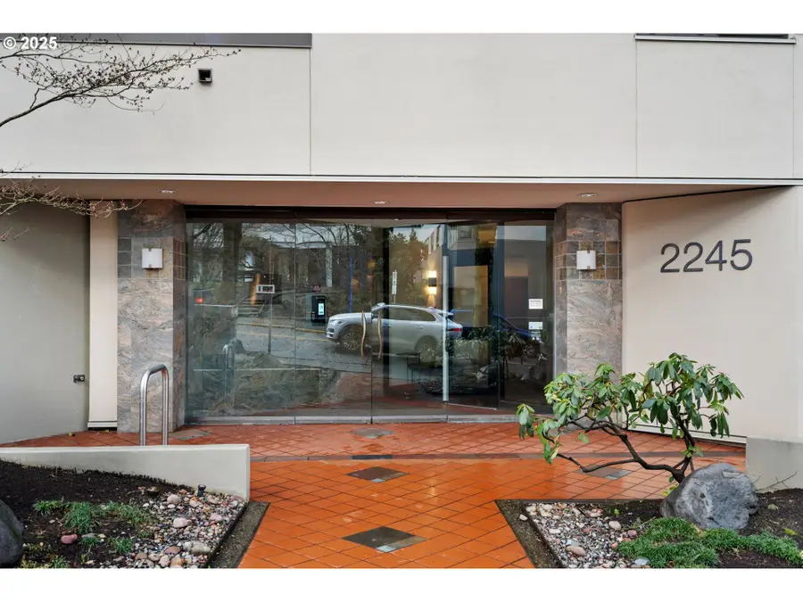 2245 SW Park Pl #3A, Portland, OR 97205 - Image #3