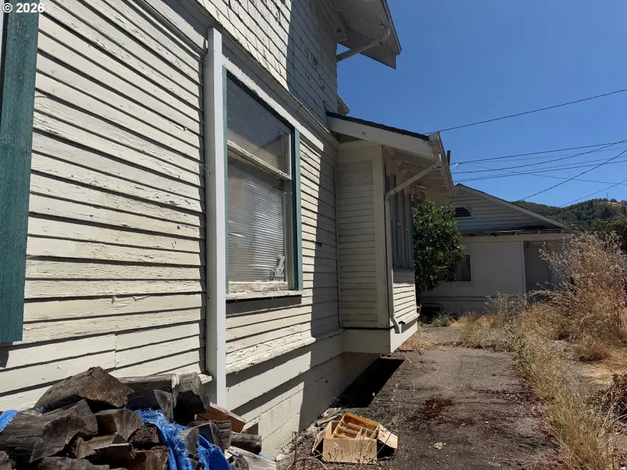 1435 SE Pine St, Roseburg, OR 97470 - #3