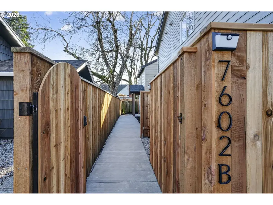 7602 SE Carlton St #B, Portland, OR 97206 - #3