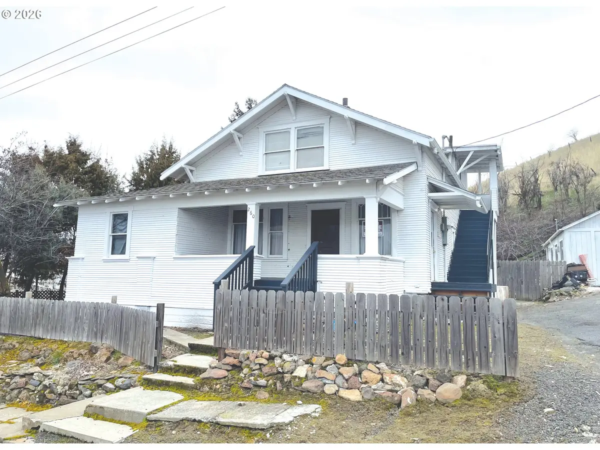 260 W Center St, Heppner, OR 97836 - #1