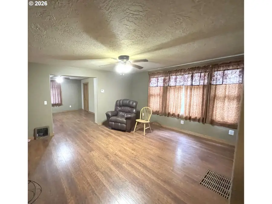 260 W Center St, Heppner, OR 97836 - #2