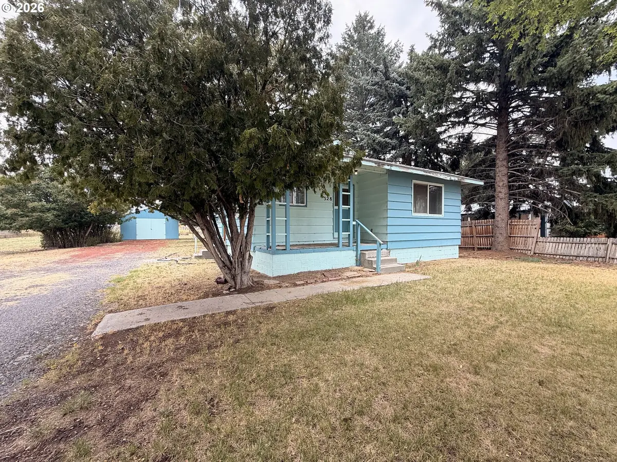 328 S Quincy Ave, Hines, OR 97738 - #1