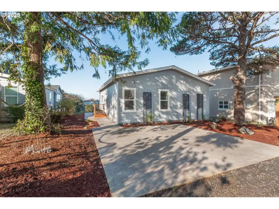 265 SE Hazelton Pl, Depoe Bay, OR 97341 - Image #2