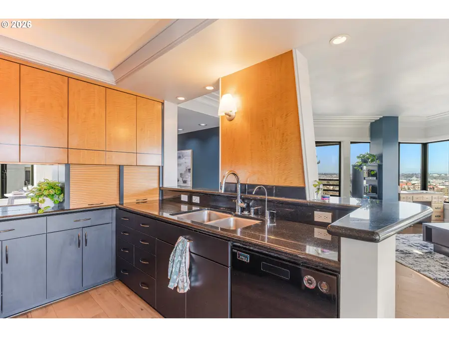 2245 SW Park Pl #7B, Portland, OR 97205 - #3