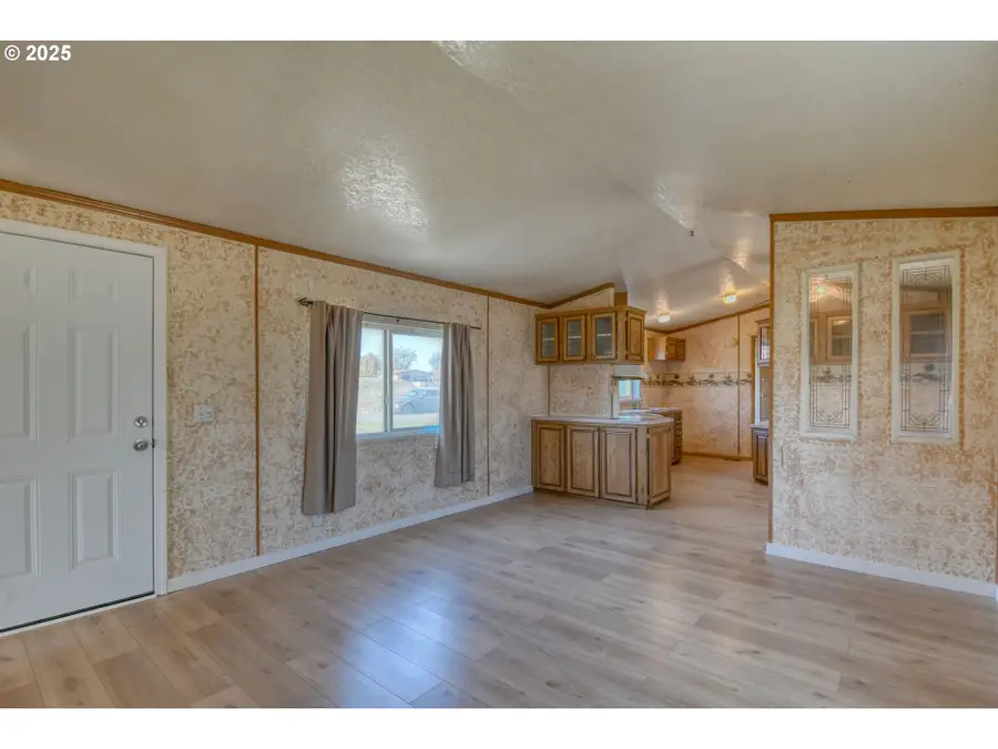 808 SE 10th St, Pendleton, OR 97801 - Image #2