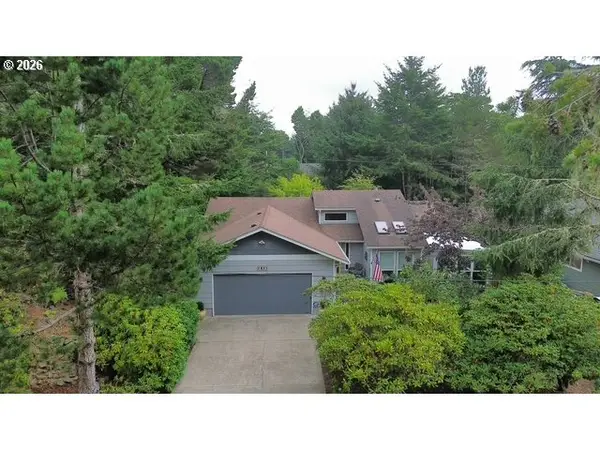 240 11th St, Florence, OR 97439