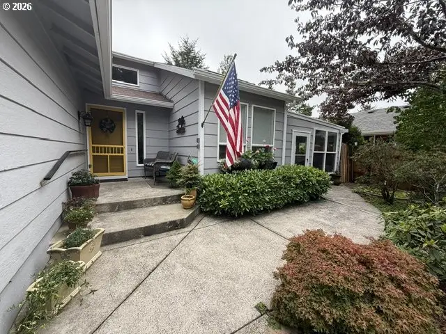 240 11th St, Florence, OR 97439 - #2