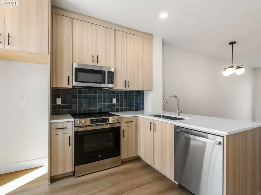 7585 SW Capitol Hwy, Portland, OR 97219 - #2