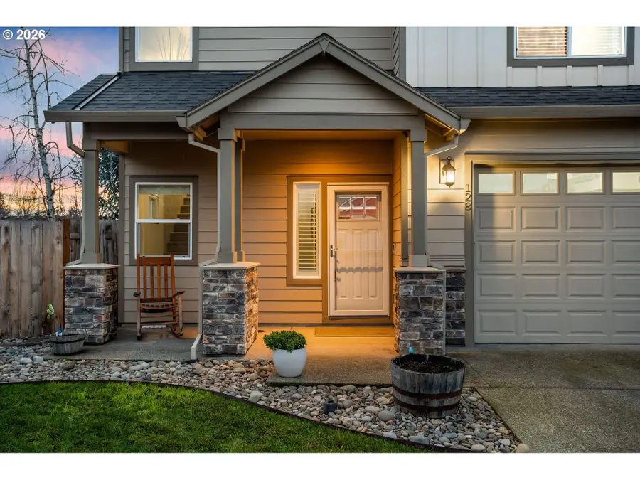 128 Finneys Ave, Molalla, OR 97038 - Image #2