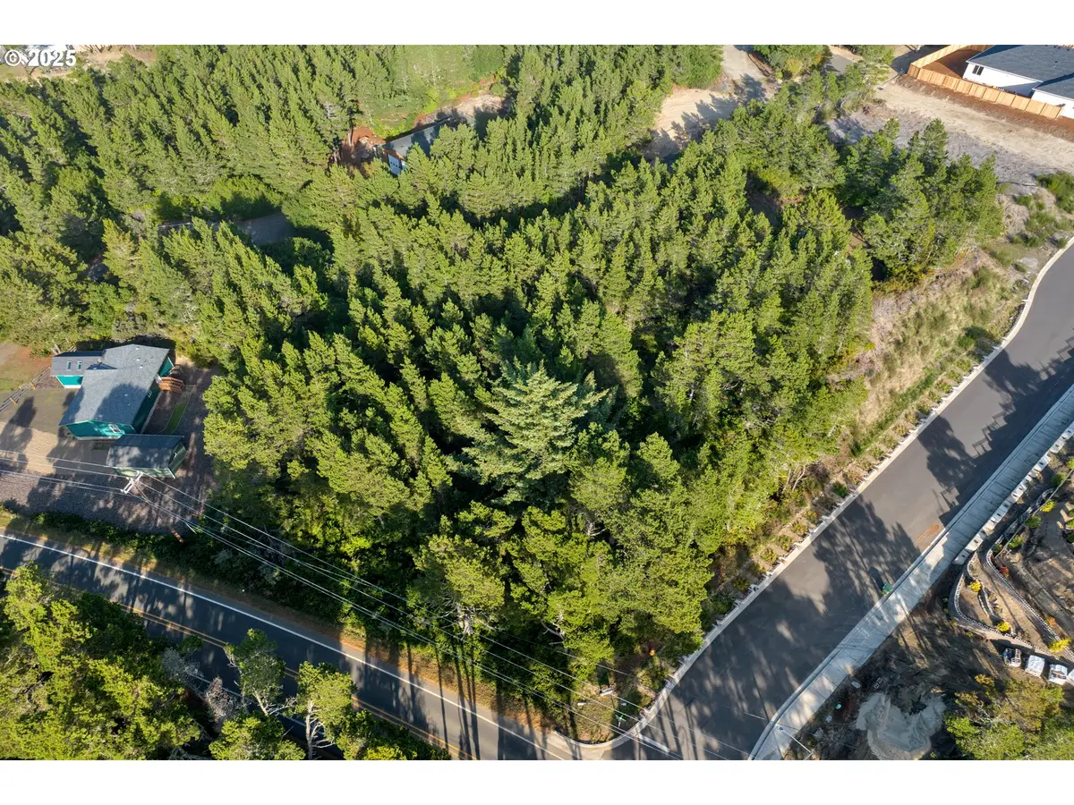 88177 Rhododendron Dr, Florence, OR 97439 - Image #1