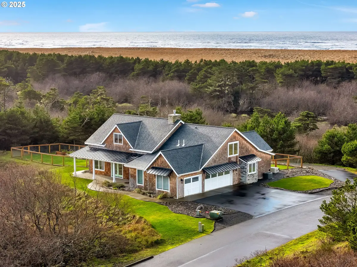 32996 Pacific Bellevue Ln, Warrenton, OR 97146 - Image #1