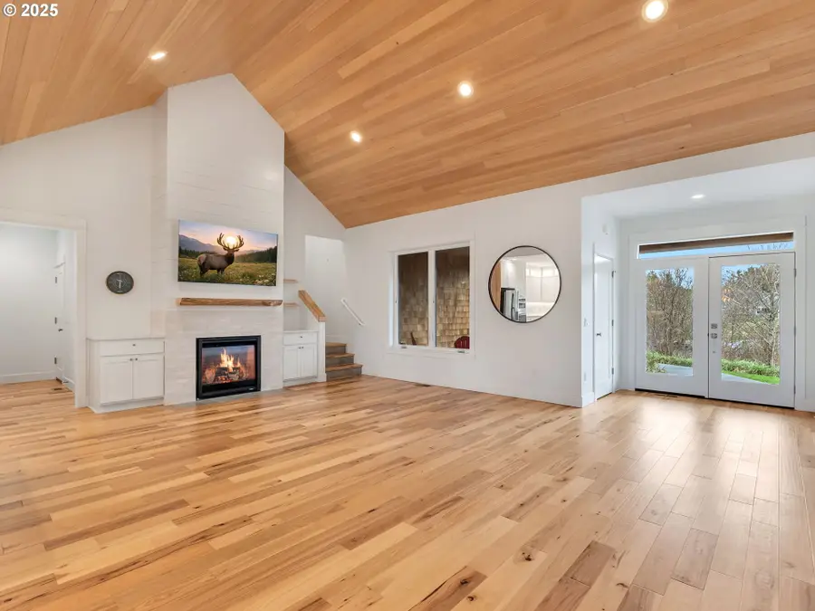 32996 Pacific Bellevue Ln, Warrenton, OR 97146 - Image #3